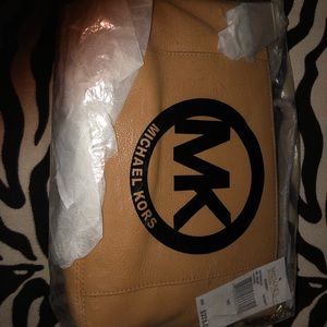 MICHAEL KORS Leather Shoulder Bag Peanut Color,